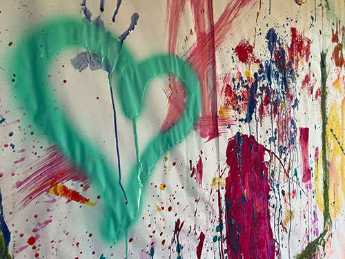 Actionpainting Wand - Herz - Bunt